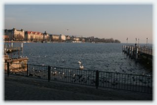 thumbs/View from the bridge across Limmat.jpg